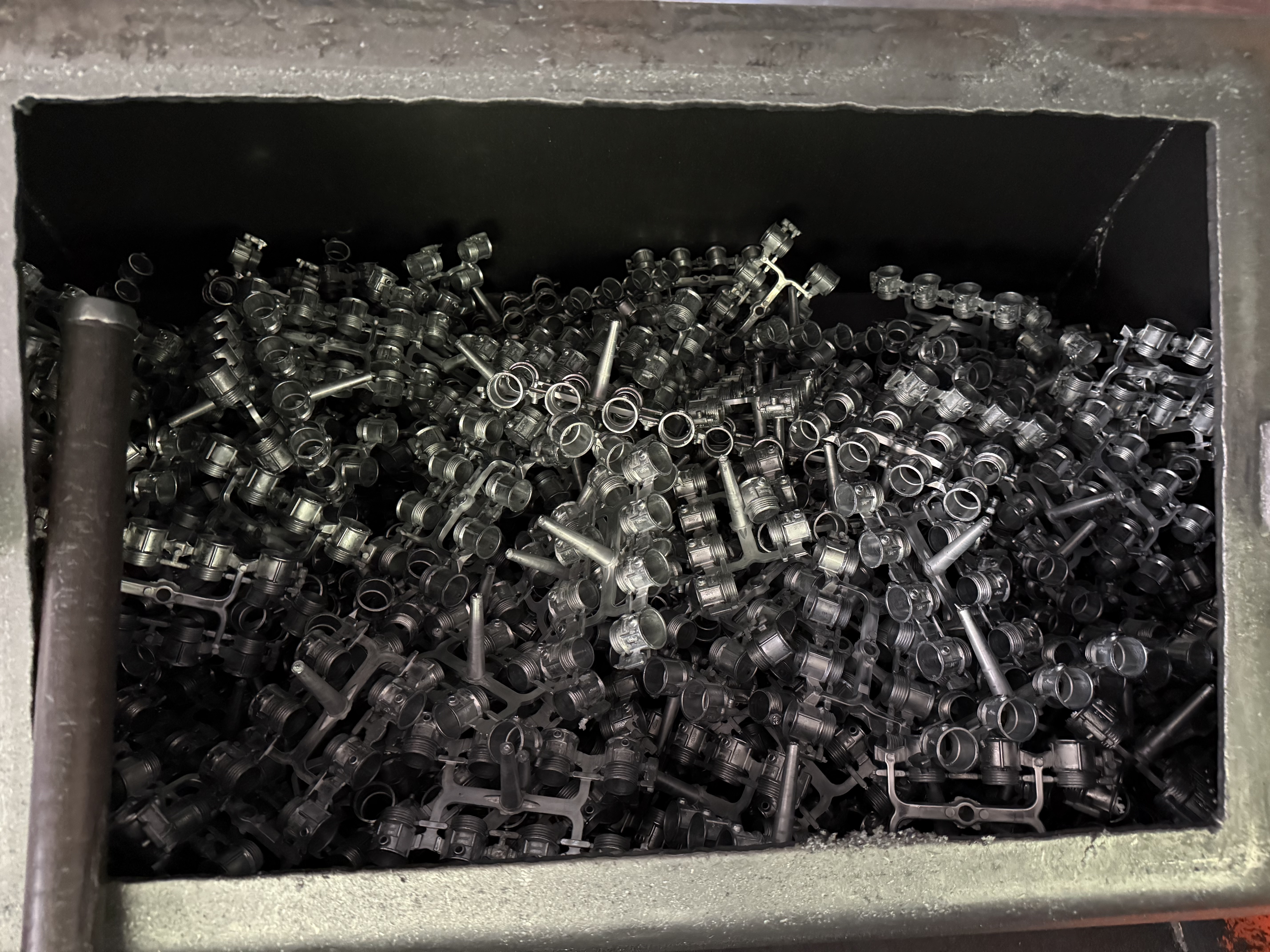 EMT ZINC CONNECTOR.jpeg